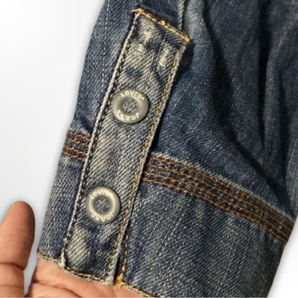 Levi’s Denim Button Up Blue Jean Jacket - Picture 6 of 15